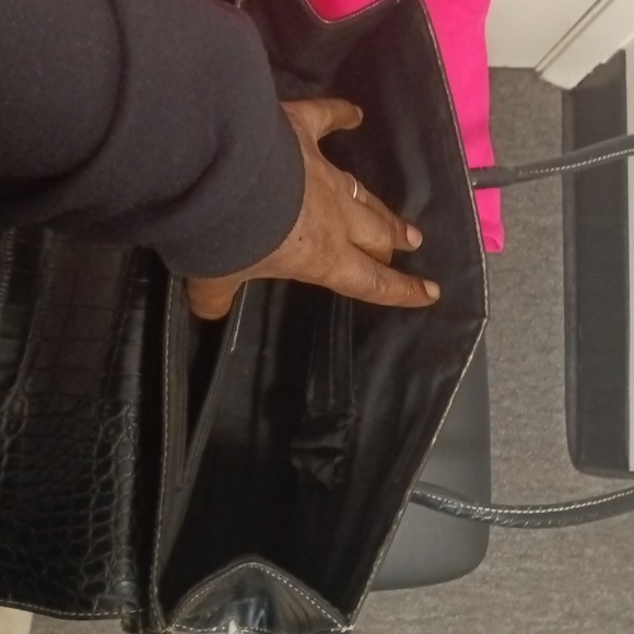 Tommy Hilfiger Black Purse with change purse set. - Picture 7 of 15